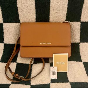 MICHAEL Michael Kors LG Gusset Crossbody in Acorn